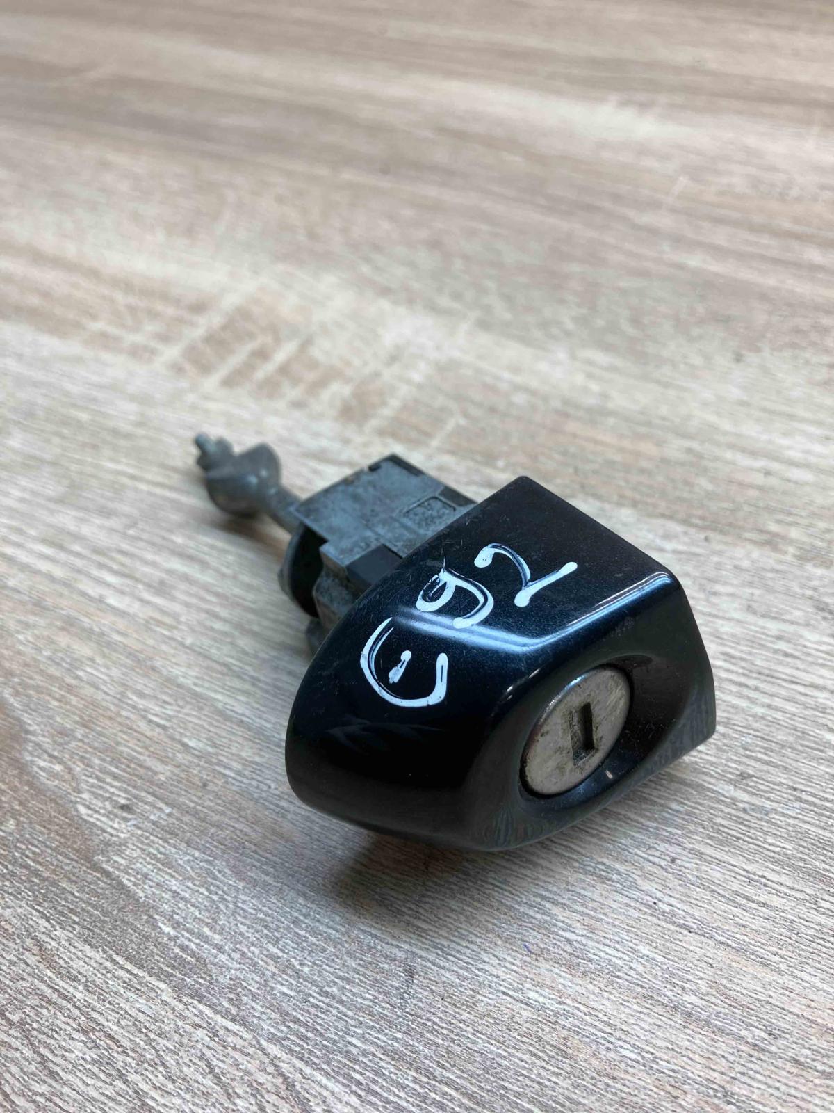 BMW 3 Series E92 E93 Right Side Front door lock (next to the handle) BMW 3 E92 E