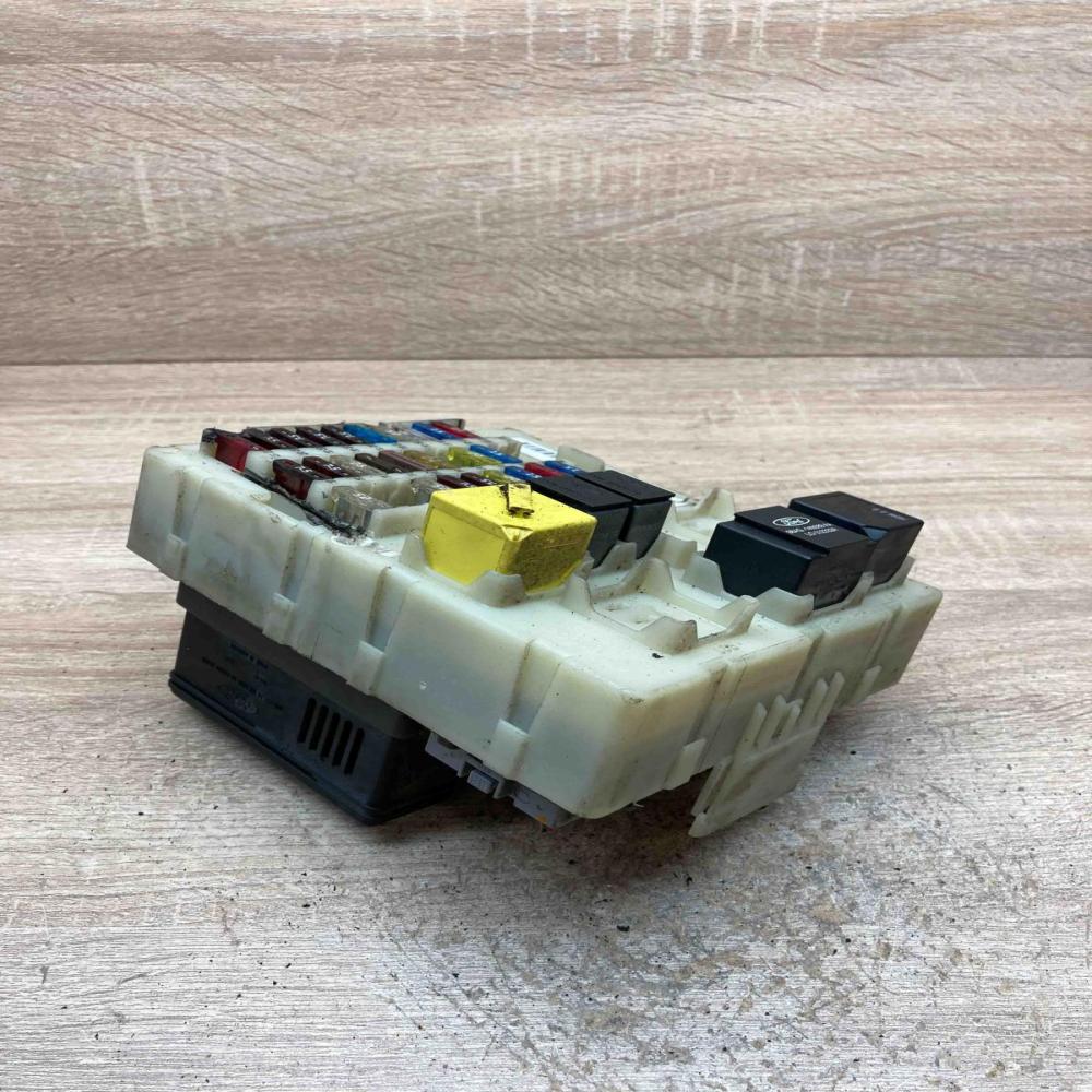 98AG14A073CH 518761002  Fuse module Ford Focus