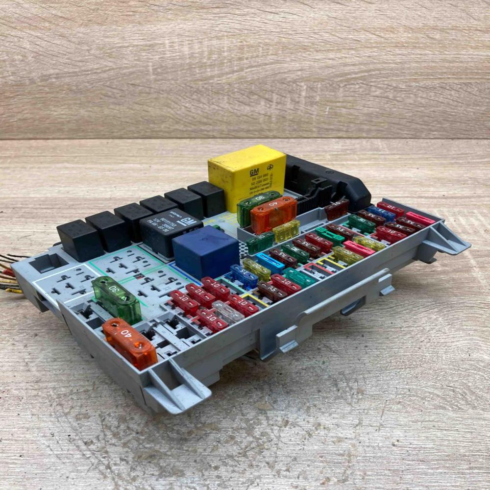 90589965   Fuse module Opel Zafira A