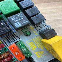09152787   Fuse module Opel Vectra B