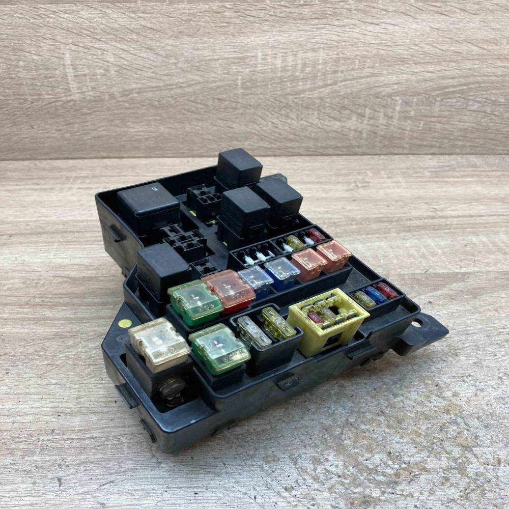 1342 Fuse Box PA66  Fuse module Mazda 626