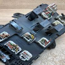82641 05011 05810530  Fuse box set Toyota Avensis T220
