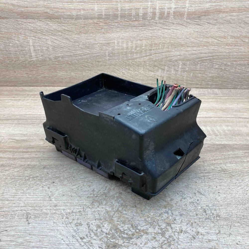 8200003059 318003100  Fuse module Renault Laguna II