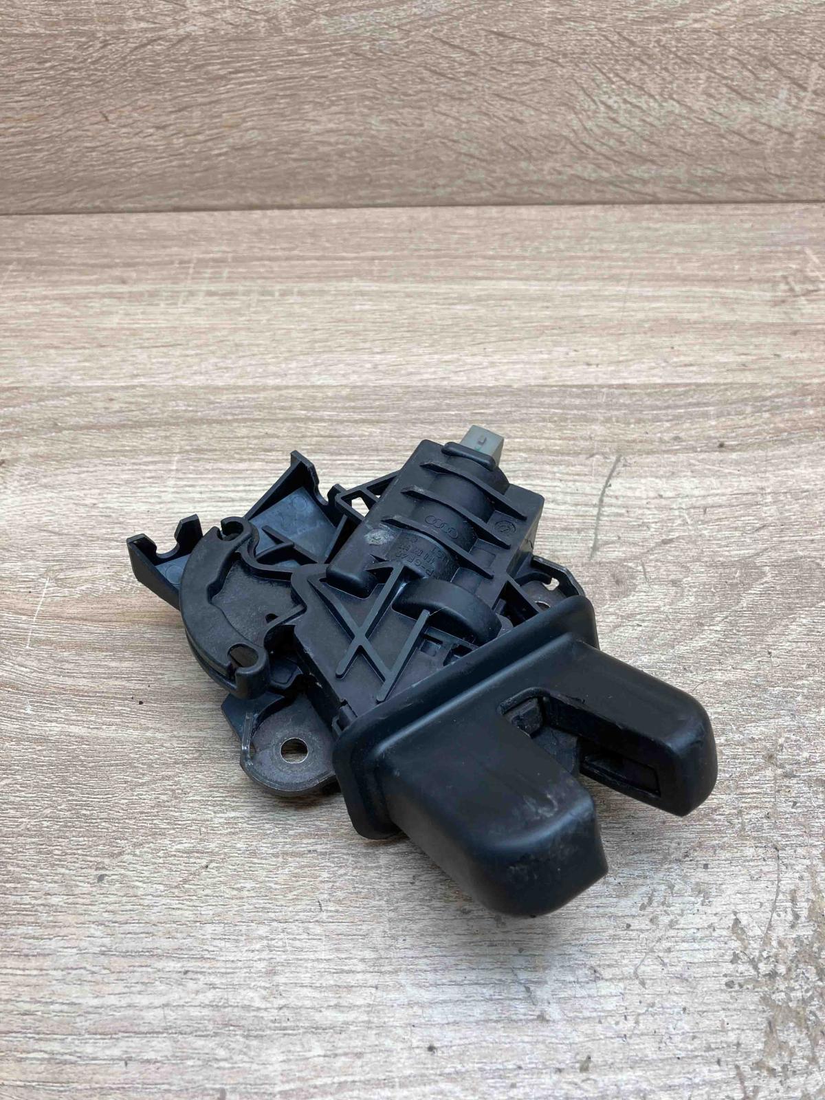 4E0827505C 4F5827505B  Tailgate/trunk/boot lock/catch/latch Audi A4 S4 B7 8E 8H