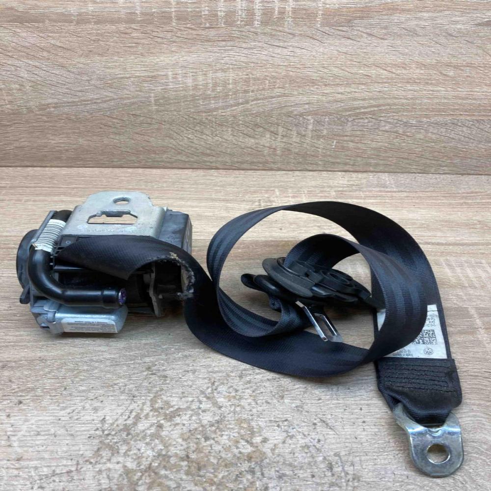 6087167F1C 609823100A R4107352FPC Front seatbelt Volkswagen Golf V