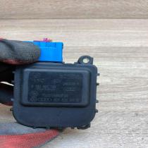 8D1820511B 132801149  Air flap motor/actuator Audi A4 S4 B5 8D