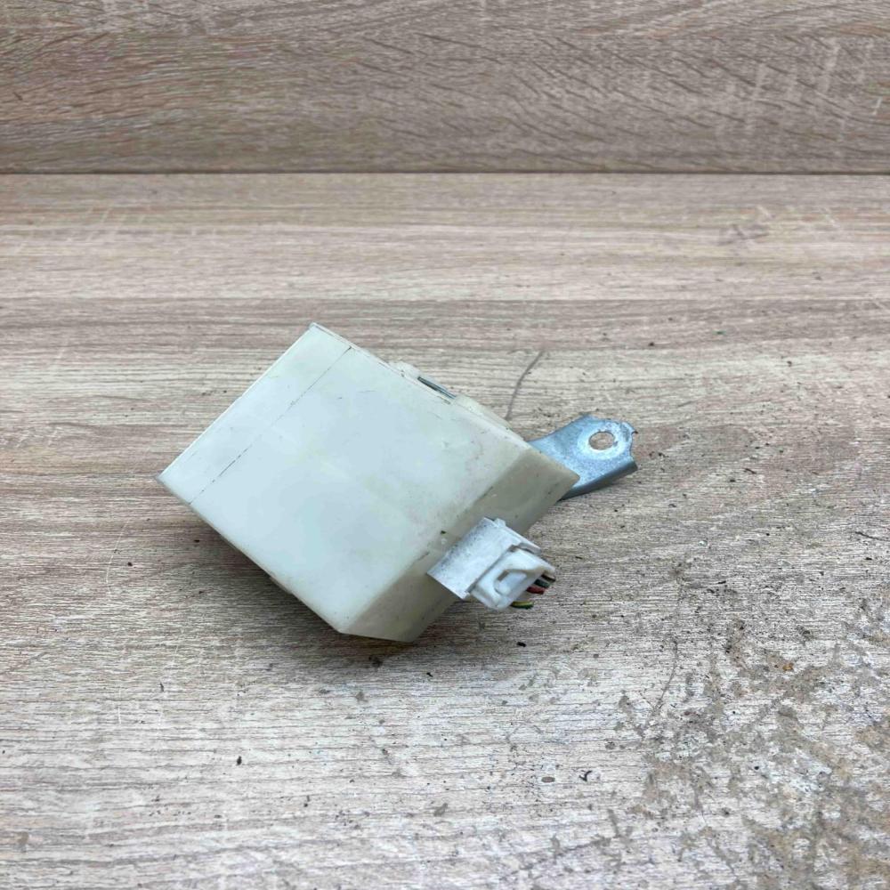 89741 0D020 73673212  Door control unit/module Toyota Yaris