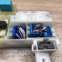 7019 TA1 6058 PP PE  Fuse module Toyota Corolla E120 E130