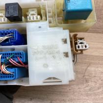 7019 TA1 6058 PP PE  Fuse module Toyota Corolla E120 E130