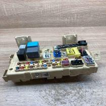 82641 CA030 F 1340572157  Fuse module Toyota Avensis T250