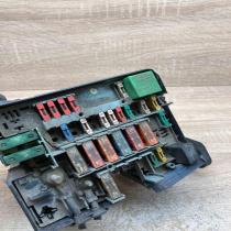 9642711580 A 01  Fuse module Peugeot 206