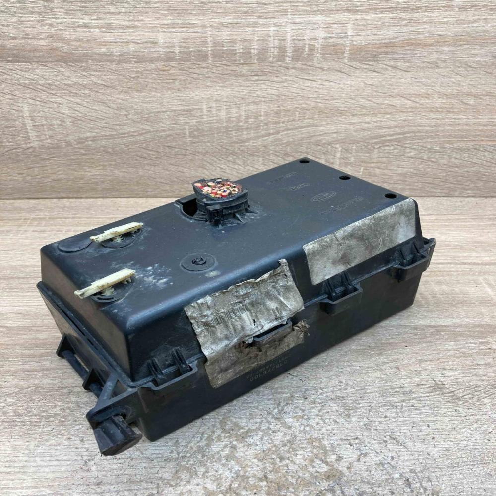2M5T 14A067 BB 518276100 98AG14A142AD Fuse module Ford Focus