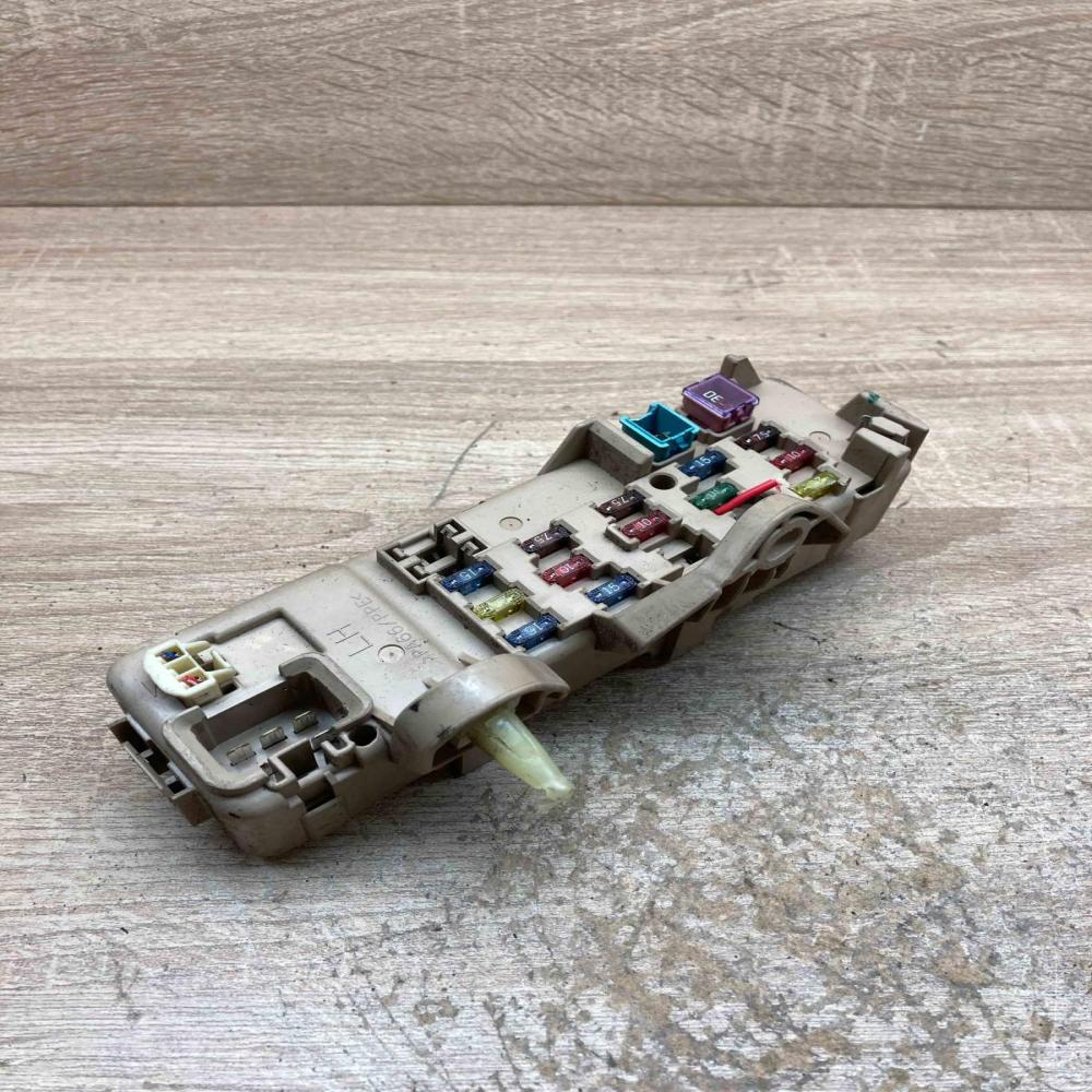 0E31 0055 4978 PA66 PPE Fuse module Toyota Previa (XR30, XR40) II
