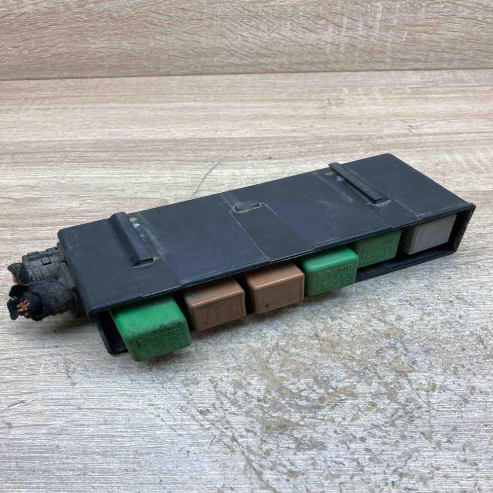 90504296   Fuse module Opel Vectra B