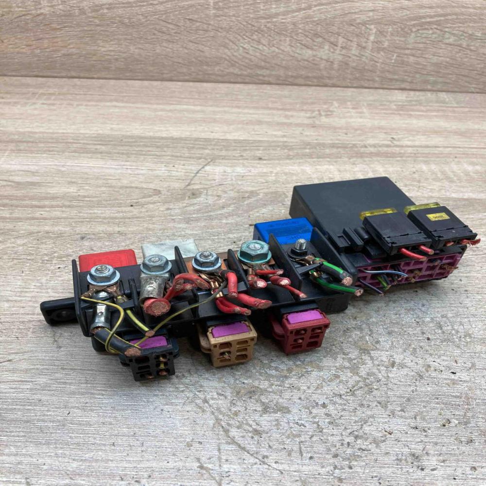 8L0941822A 896083000 Main Fuse module Volkswagen PASSAT B5