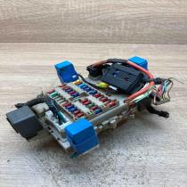 24350 4U100 0516001  Fuse module Nissan Almera Tino