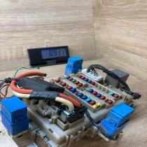 24350 4U100 0516001  Fuse module Nissan Almera Tino