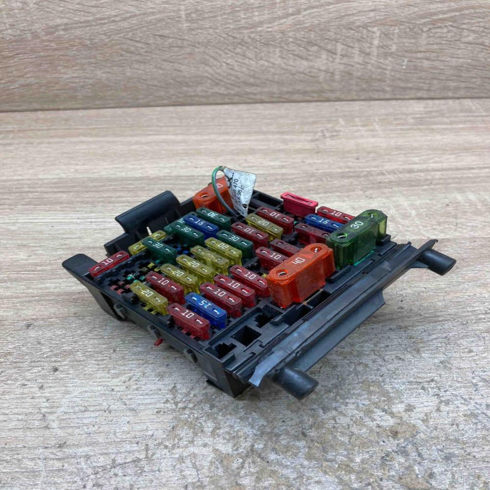 90505470 7Q 821 Fuse module Opel Omega B1