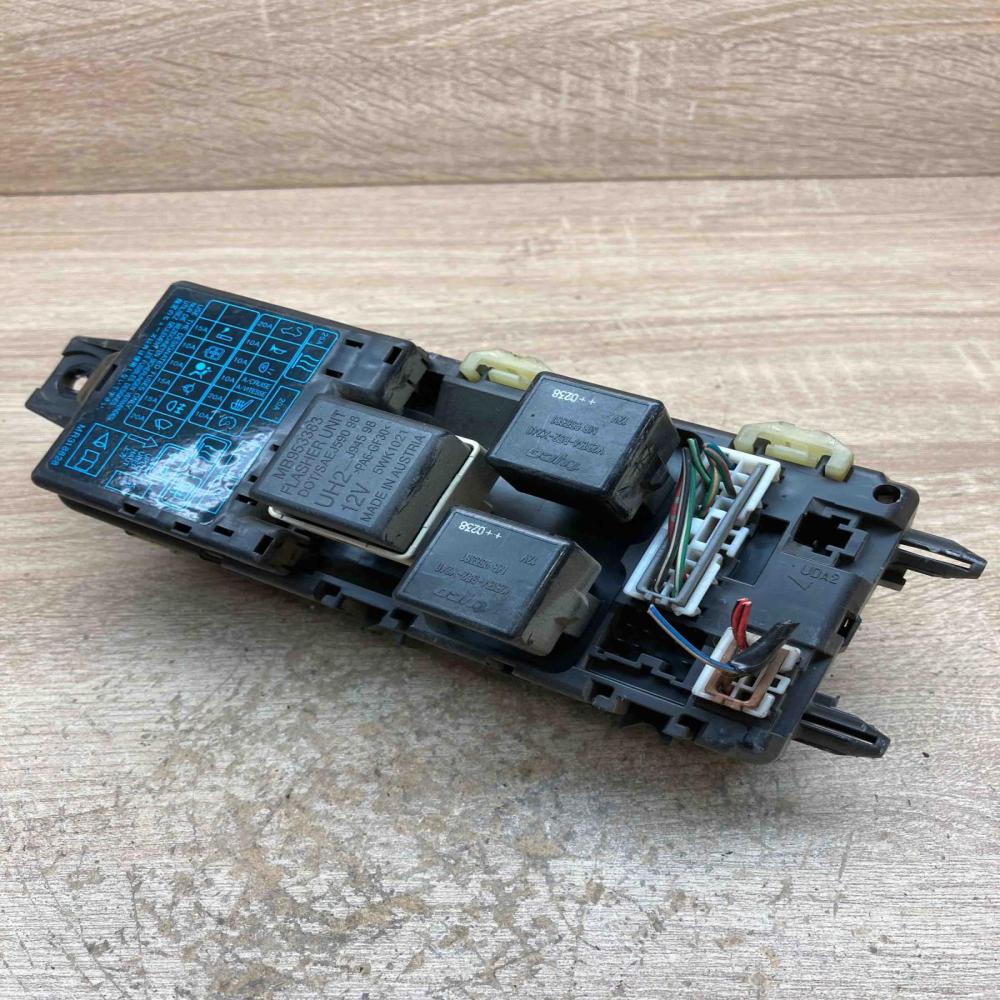 MB953355 MR318828 Main Fuse module Mitsubishi Carisma
