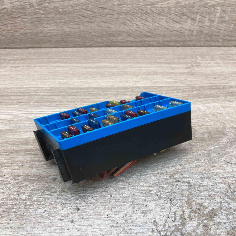 1096033J   Fuse module Renault Megane I