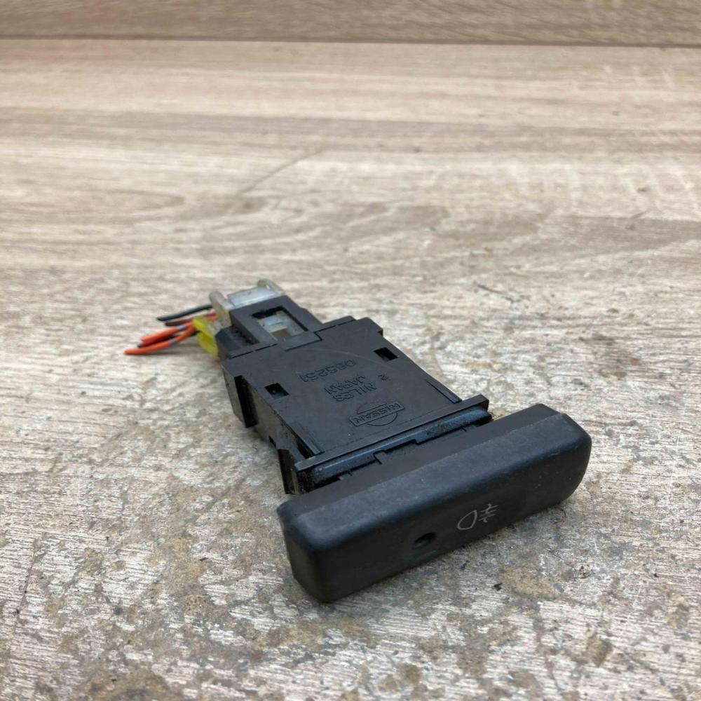 065251 Used With Plug Fog light switch Nissan Micra