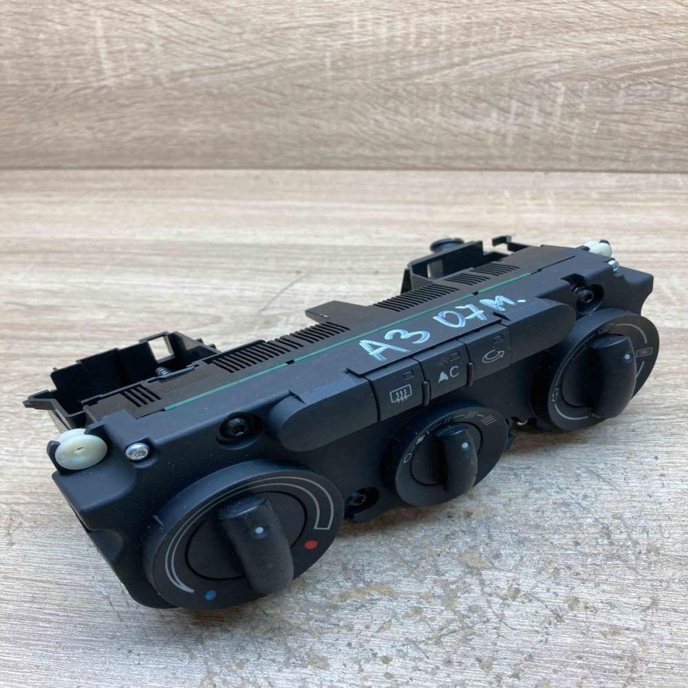 3C2820045A 5HB009328 27  Climate control unit Audi A3 S3 8P