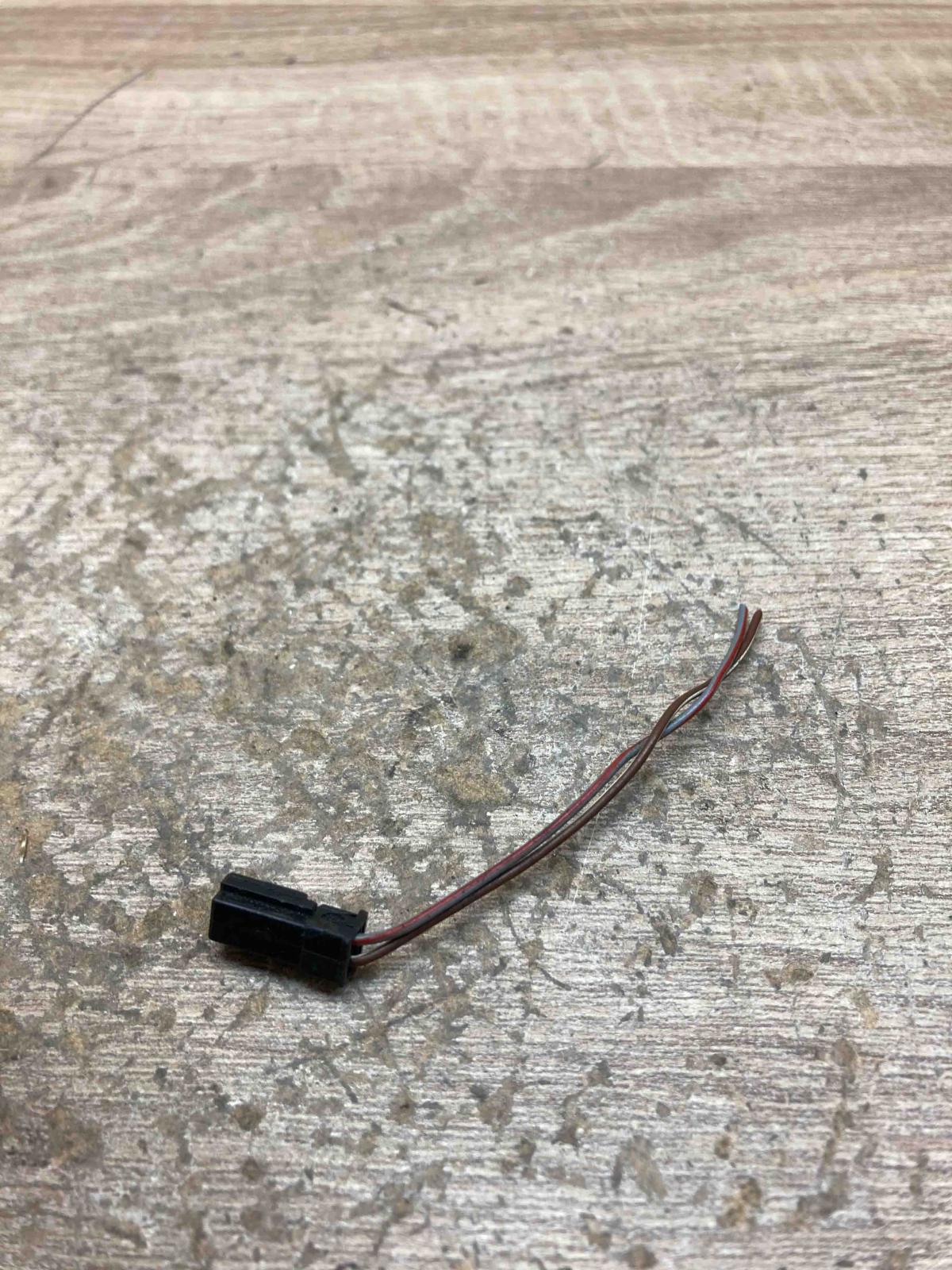 1 1452577 1A  2PIN Plug wire Toyota Avensis T270