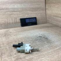 93BB 9C872 AD   Brake pedal sensor switch Ford Mondeo MK I