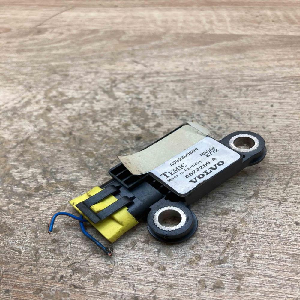 8622269A   Airbag deployment crash/impact sensor Volvo S70  V70  V70 XC