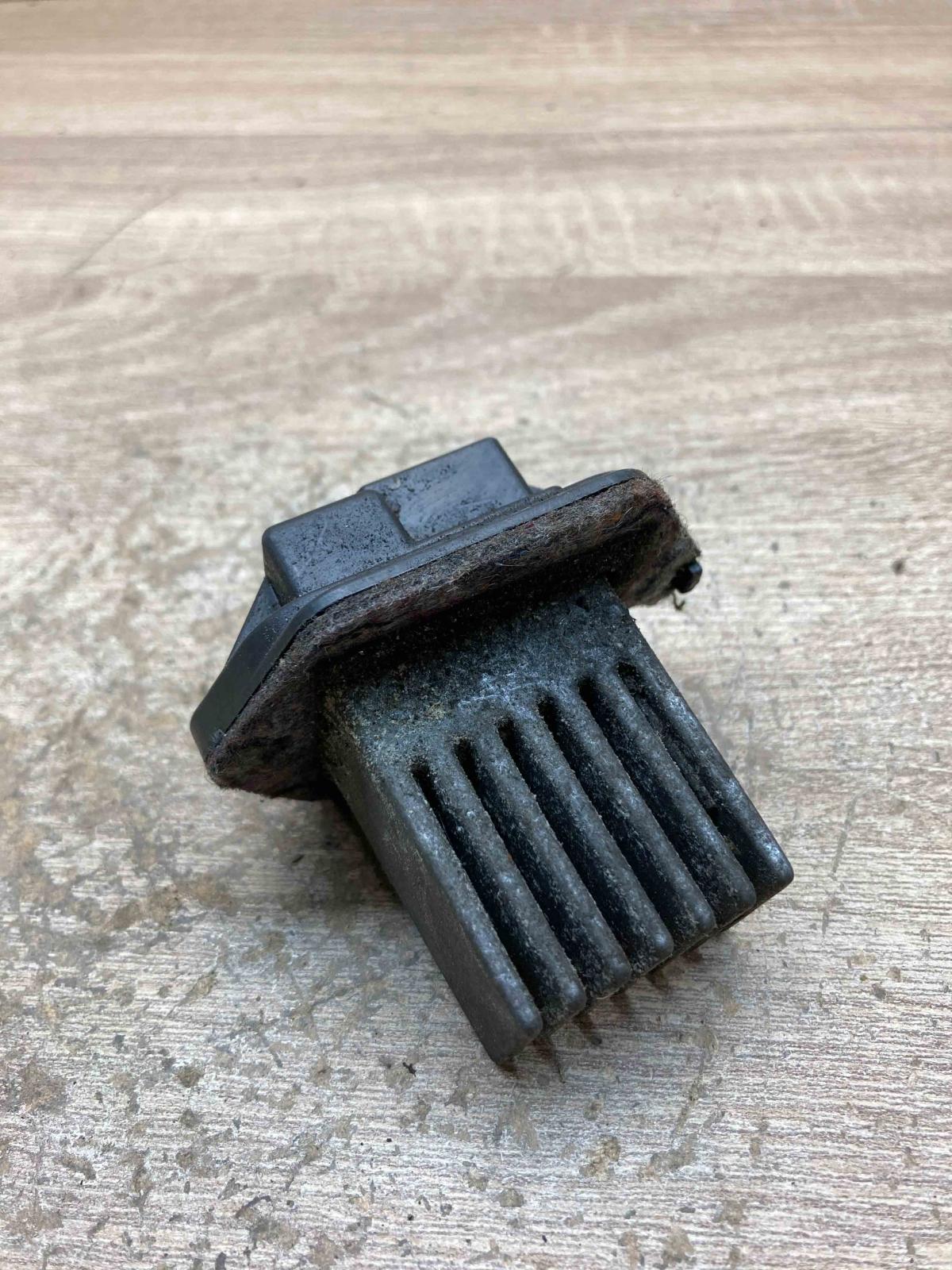 76618   Heater blower motor/fan resistor BMW 1 E81 E87