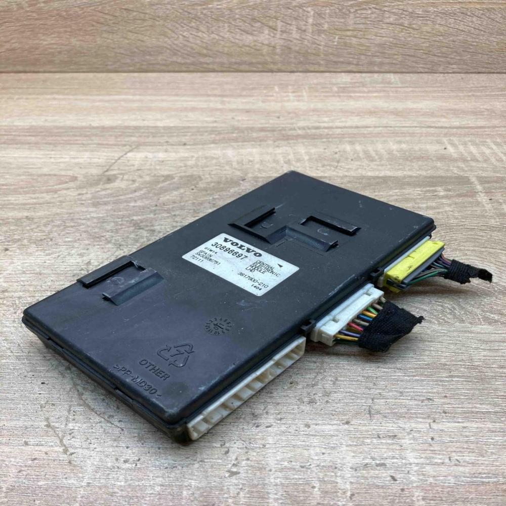 30896697 01W14  Comfort/convenience module Volvo S40, V40