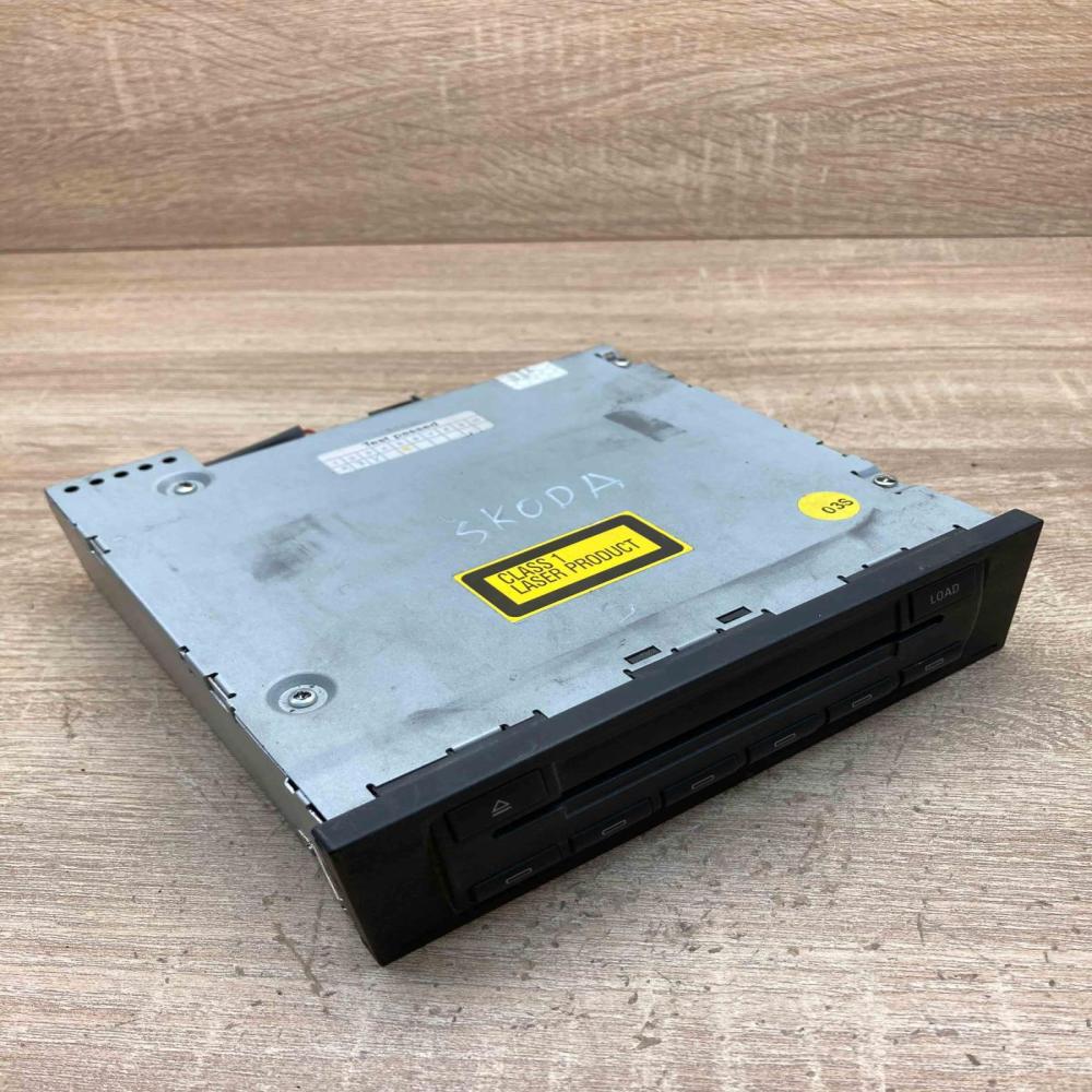 1Z0035111A   CD/DVD changer Skoda Octavia Mk2 (1Z)