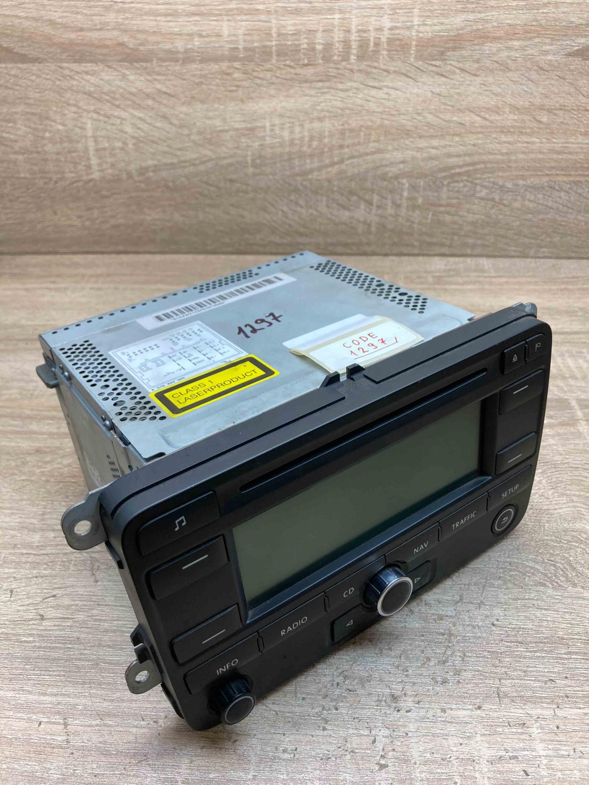 1K0035191E  With CODE Radio/CD/DVD/GPS head unit Volkswagen PASSAT B6