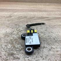 8622269A  With Plug Airbag deployment crash/impact sensor Volvo S70  V70  V70 XC