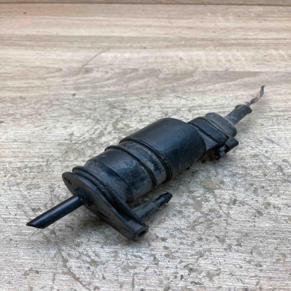 7700802336 Used  Windscreen/windshield washer pump Renault Scenic I