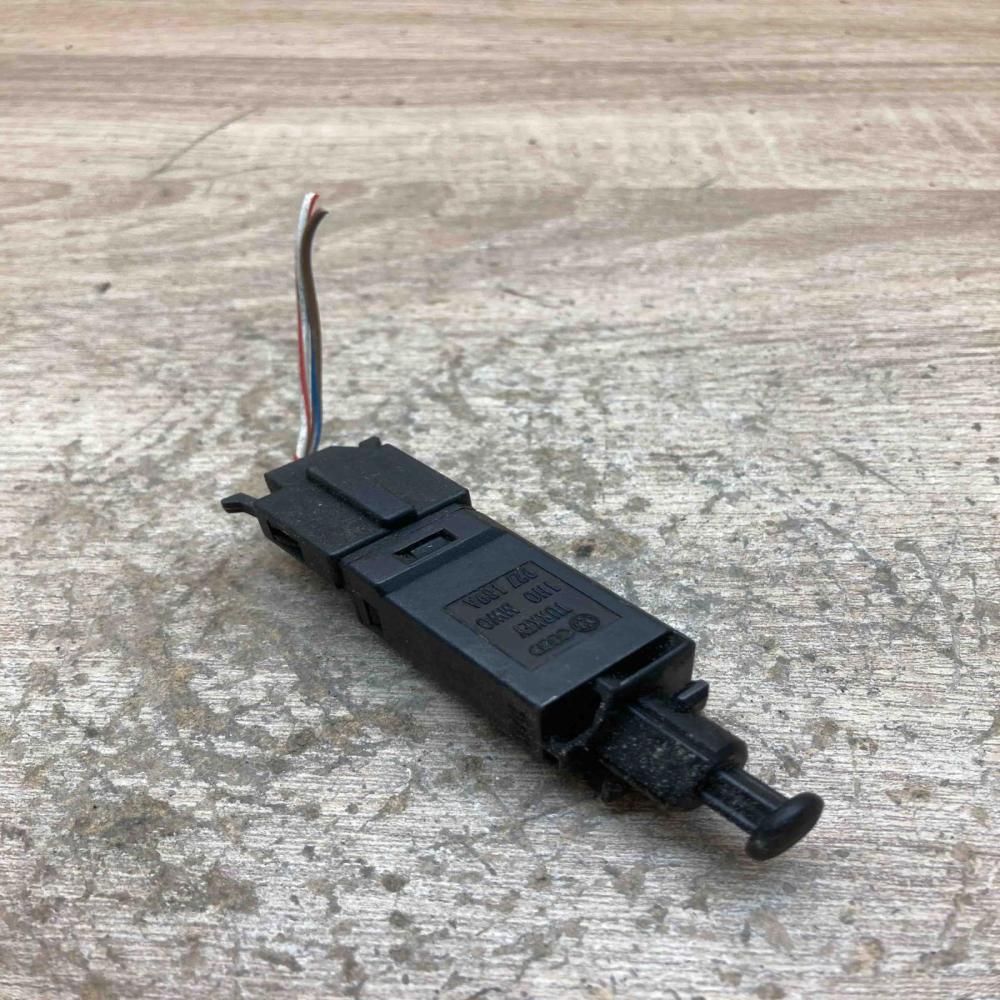 1H0927189A   Brake pedal sensor switch Volkswagen Golf IV