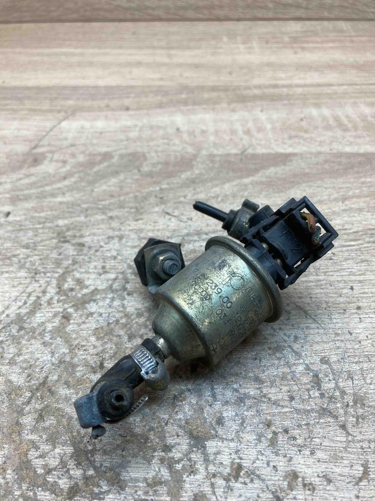 034906283   Valve vacuum Audi 100 S4 C4