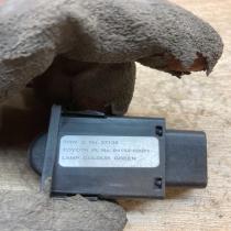 84152 02021 37139  Headlight level height control switch Toyota Corolla E120 E13