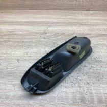 7700431172 Used  Electric window control switch Renault Scenic I