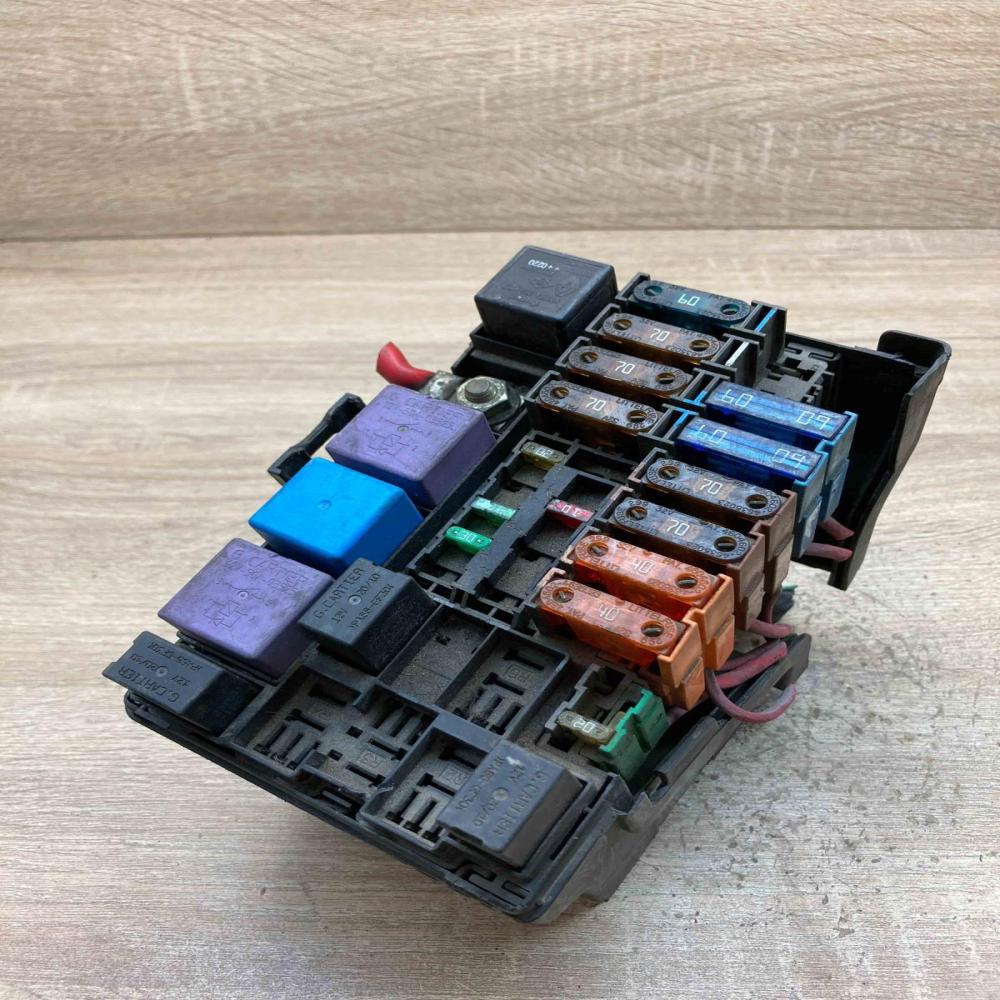 8200162334D   Fuse module Renault Laguna II
