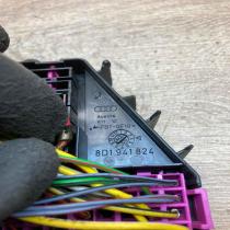 8D1941824 2825747  Fuse module Audi A4 S4 B6 8E 8H