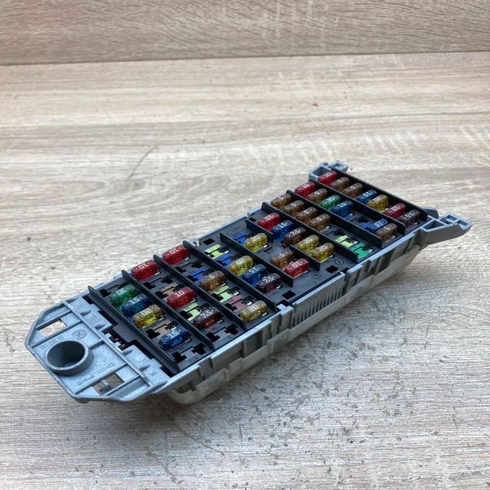 93363136 Used  Fuse module Opel Meriva A
