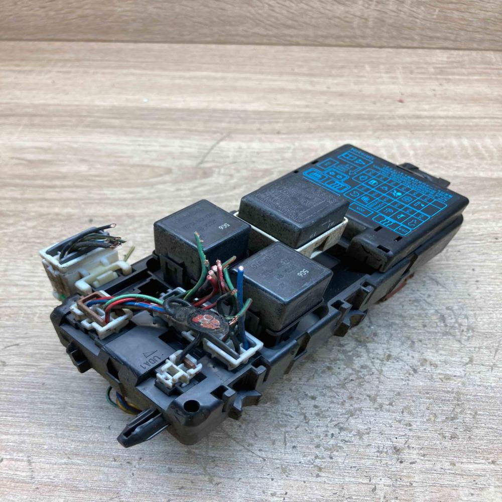 MB953355 MR193494  Fuse module Mitsubishi Carisma