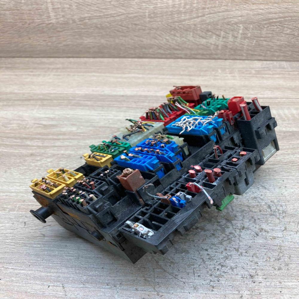 357937039   Fuse module Volkswagen Golf II