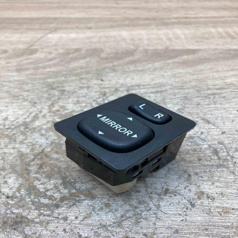 769746D 183574  Wing mirror switch Toyota Auris 150