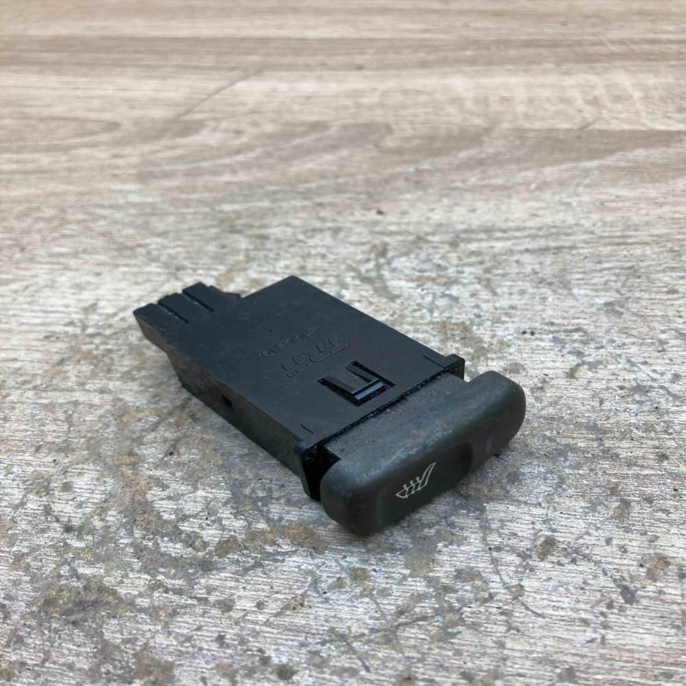 30862856   Seat heating switch Volvo S40, V40