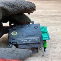 063800 1981 11S  Air flap motor/actuator Toyota Yaris