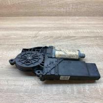 996864 300 105415 301  Front door window regulator motor Volkswagen PASSAT B5.5