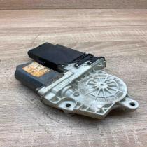 F005S00028 101386 101  Front door window regulator motor Volkswagen PASSAT B5