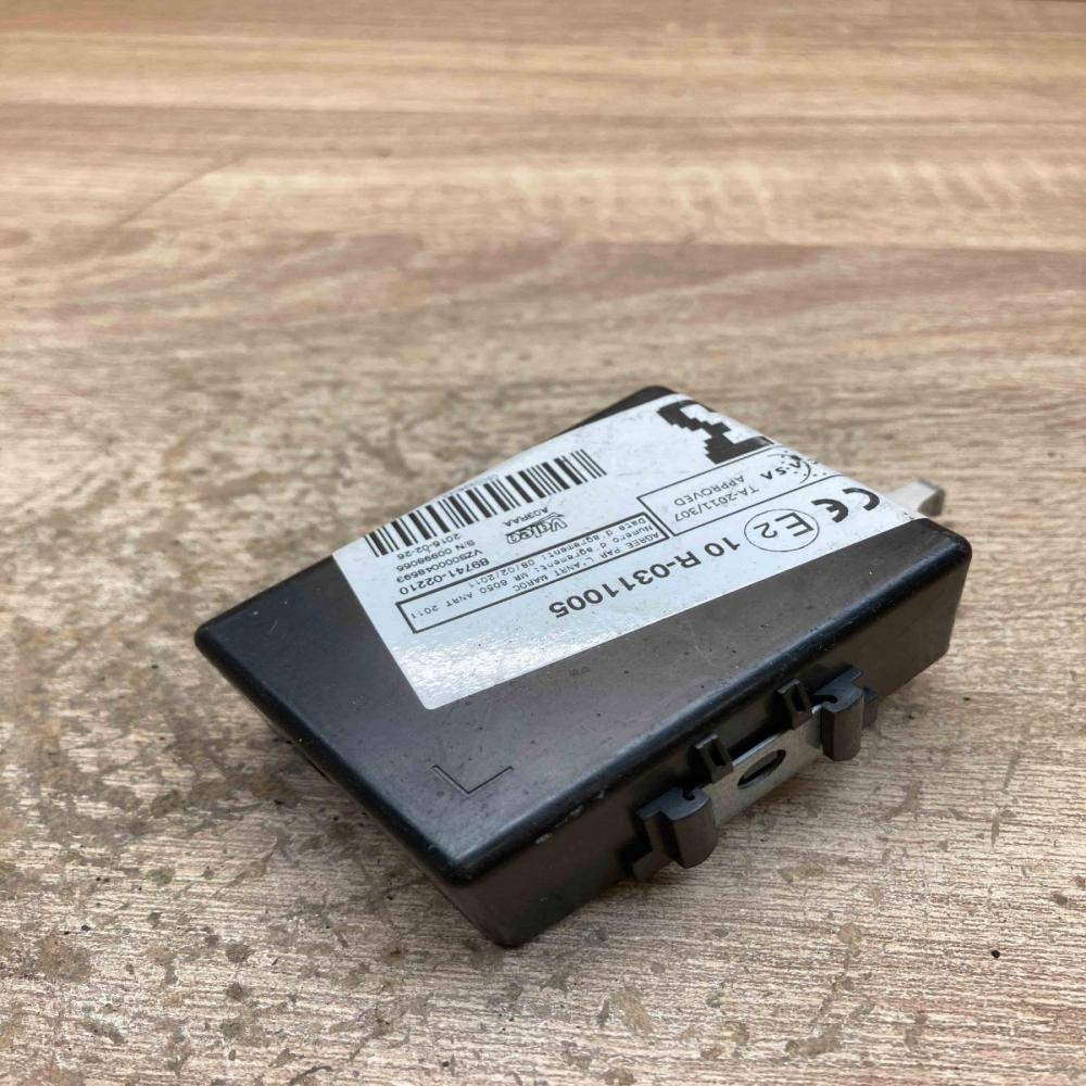 89741 02210 10R 0311005  Door control unit/module Toyota Auris E180
